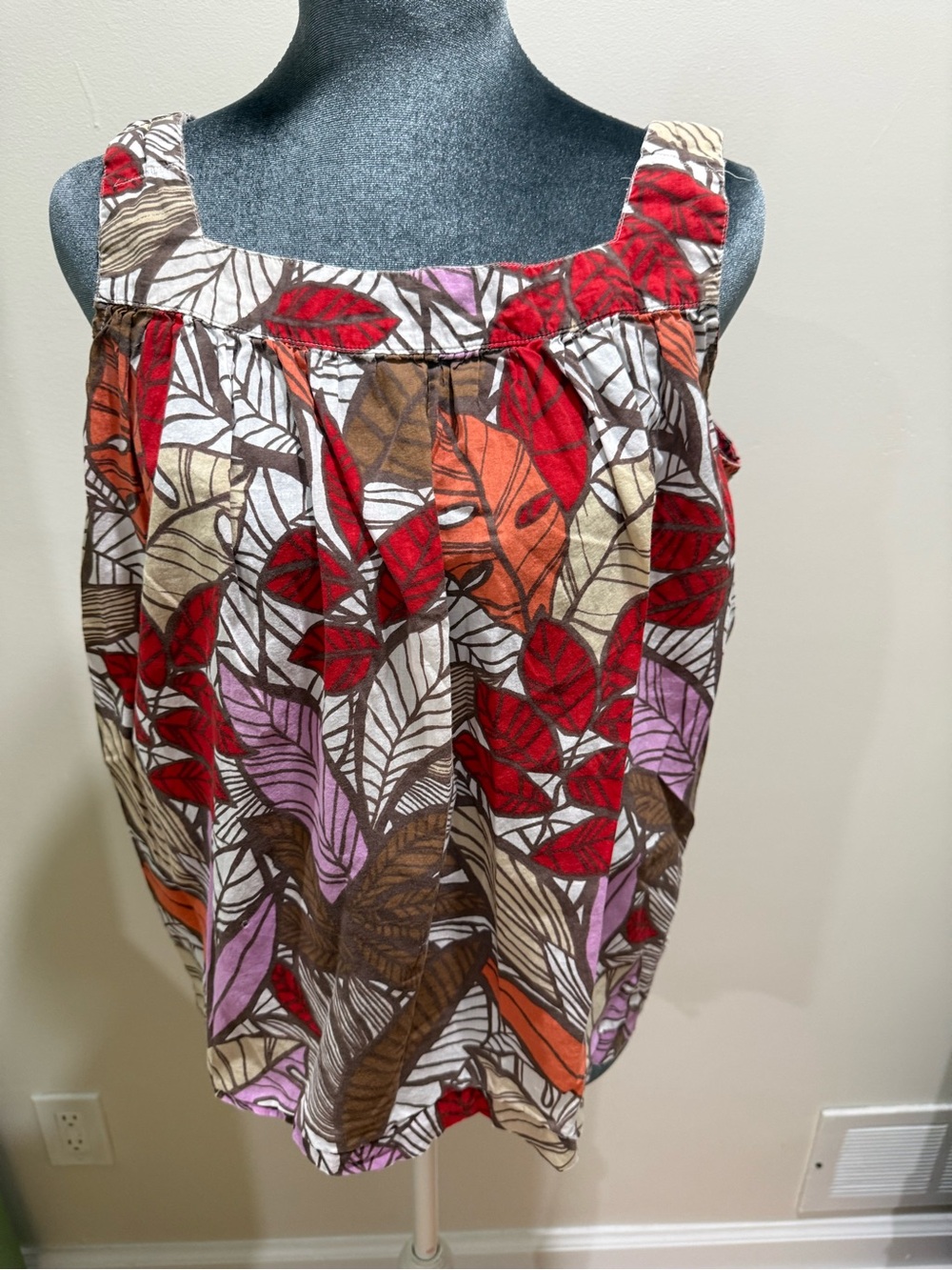 Anna Leaf-Print Sleeveless Top in Orange, Brown, Lavender, Cream - Picture 2 of 10